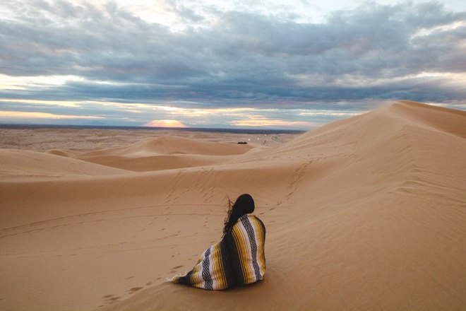 Кто-то в пустыне