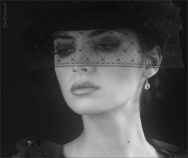 Пред тобой я стою обнаженная. * . - Стихи