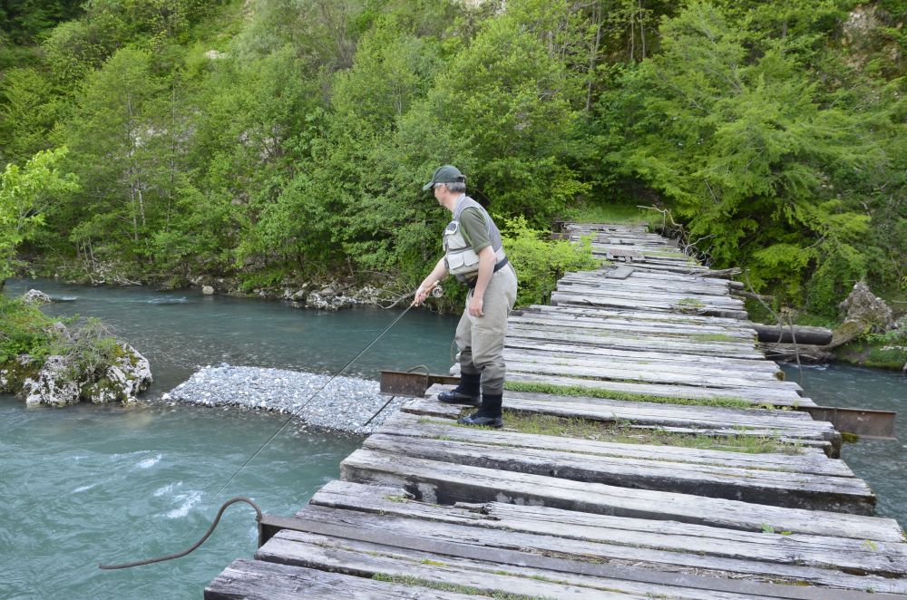 Ловить иногда приходится в необычных местах