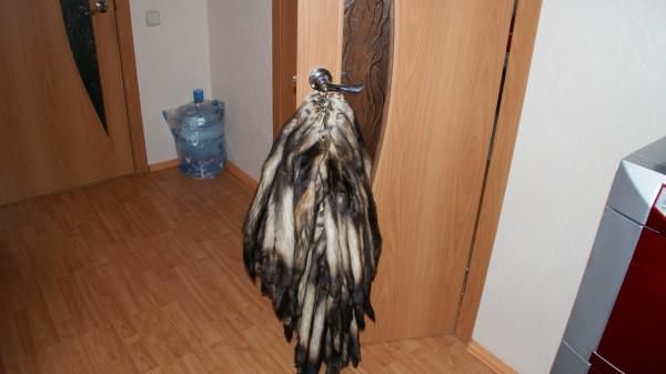 Не следует размещать тушку слишком высоко от пола.