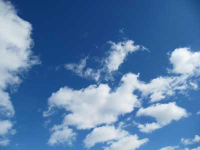 Кучевые облака, образующие небольшие группы