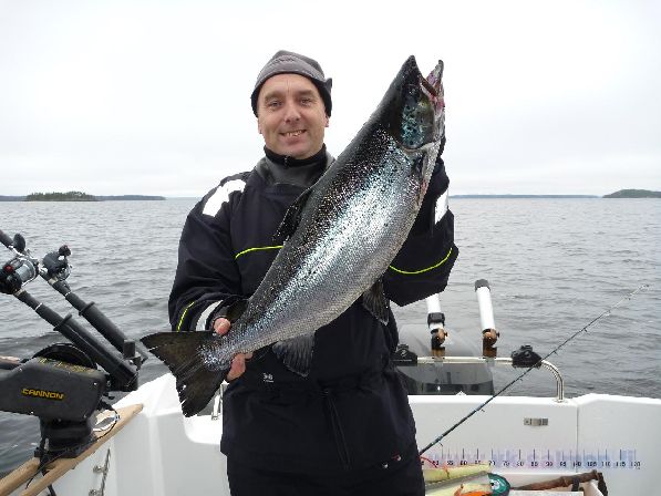 В ноябре в Финляндии продолжается сезон ловли форели и лосося (озеро Сайма)