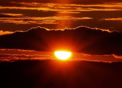 красное солнце примета