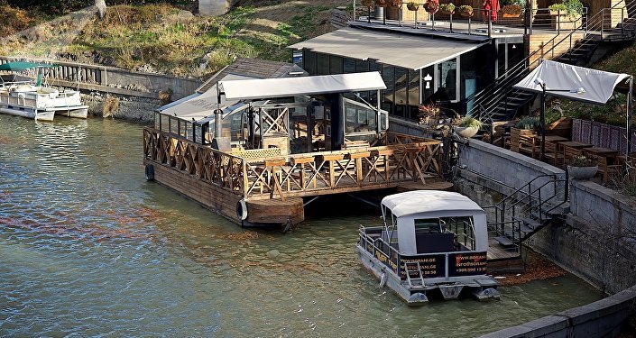 Рестораны на набережной реки Кура в Тбилиси