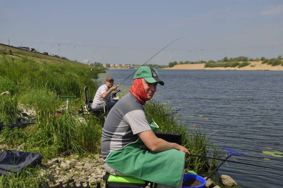 Рыбалка на днепре - ловля на фидер в городе с известным рыбаком