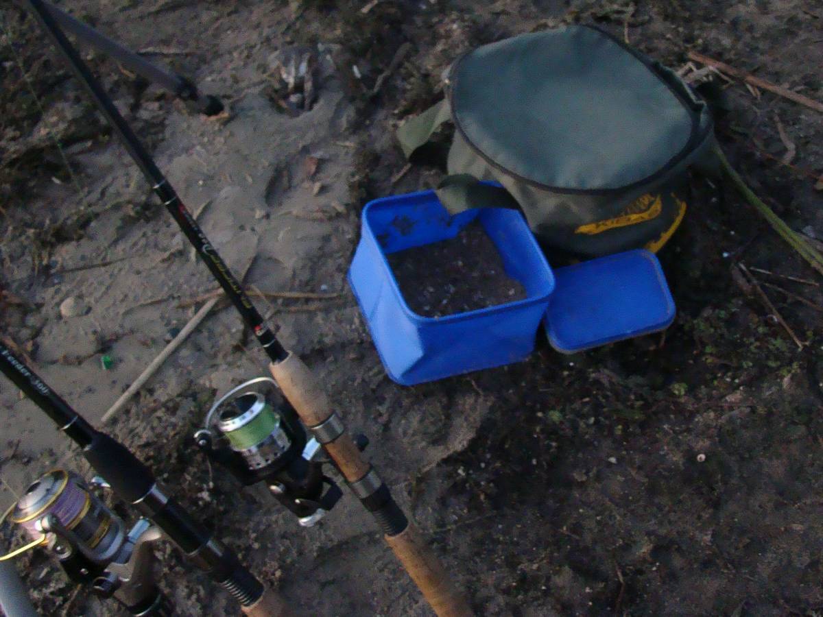 Рыбалка на днепре - ловля на фидер в городе с известным рыбаком