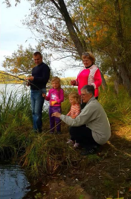 Фото семьи на рыбалке