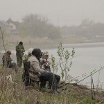 В дельте Волги нашествие иногородних рыбаков. Астраханцы не могут найти свободное место на берегах