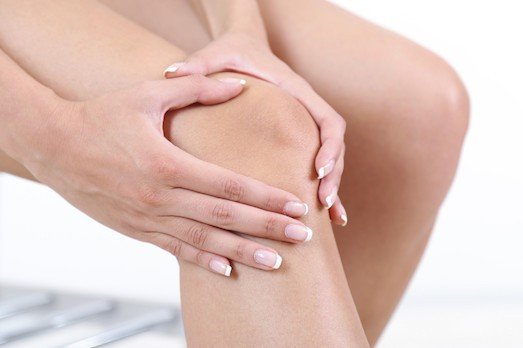 Почему болят суставы при смене погоды?