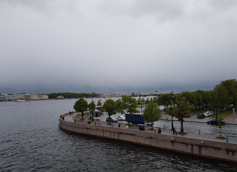 Пасмурное небо над стрелкой Всильевского острова