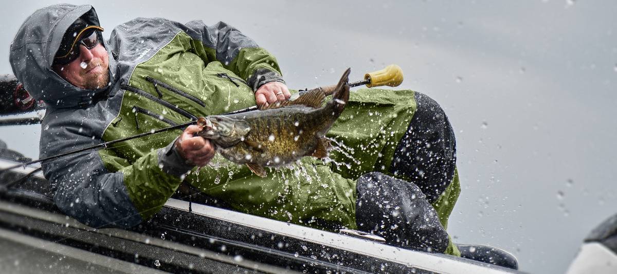 При каком атмосферном давлении клюет карась