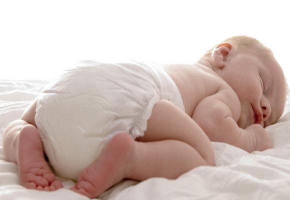 грудничок спит на животе