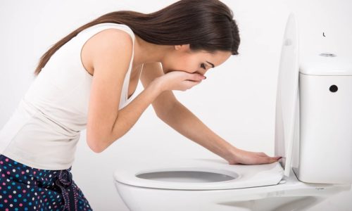 Для острой формы данного заболевания характерна не только лихорадка. Пациенты часто жалуются на многократную рвоту