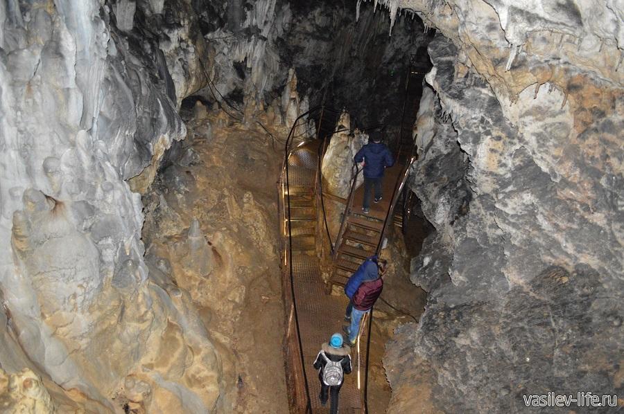 Большая Азишская пещера