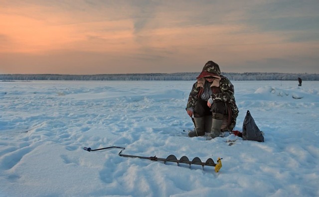 Рыбалка в глухозимье – поведение рыбы и как её ловить