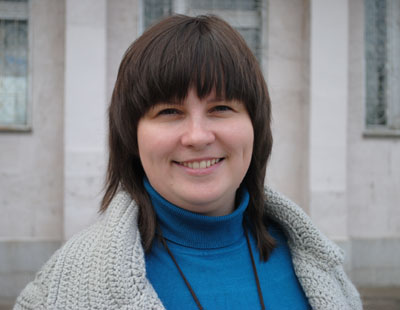 Влияет ли погода на ваше настроение? / Анна Галицына, коммерческий директор: &laquo;Отчасти влияет. В жару не знаю, что надеть, например, и расстраиваюсь. А плохая погода сказывается на моем передвижении по городу: пробки из-за аварий, плохие дороги. После продолжительных дождей, как на этой неделе, не знаешь, что тебя ждет в очередной луже на проезжей части. Больше всего жалко машину и обувь. Если бы в городе были хорошие дороги и работающие ливневки, погода никак не влияла бы на самочувствие и настроение благовещенцев&raquo;.