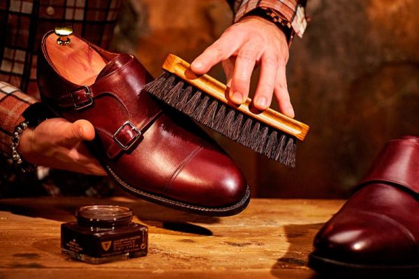 туфли, щётка, чистка обуви