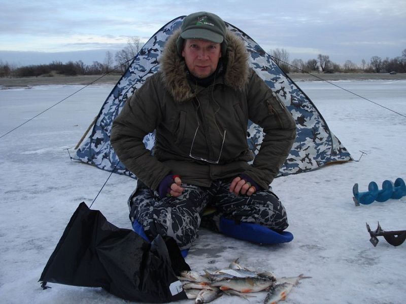 Мужик на льду 