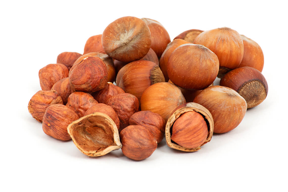 Фундук следует употреблять с осторожностью