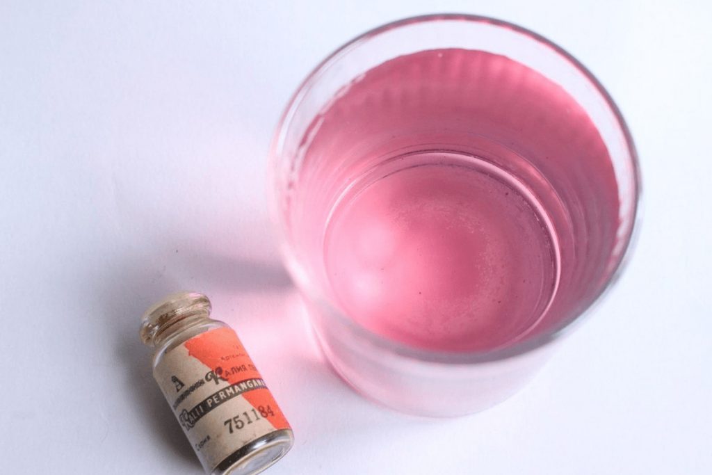 Кот съел таракана марганцовка